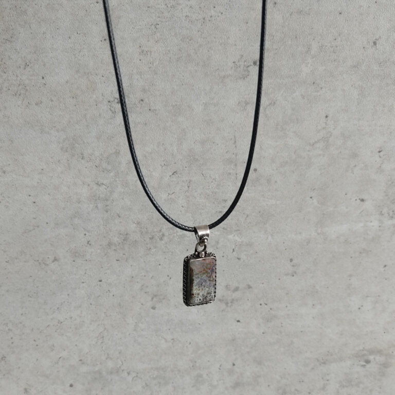 Արծաթե կախազարդ հայկական ագաթով