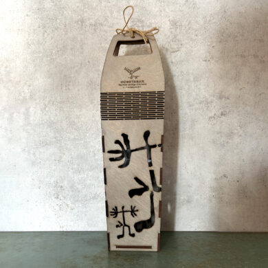 Գինու տուփ «Ուխտասարի ժայռապատկերներ»